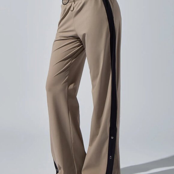 Performance Pants – Sustainable Comfort Meets Style - Picture 3 of 4